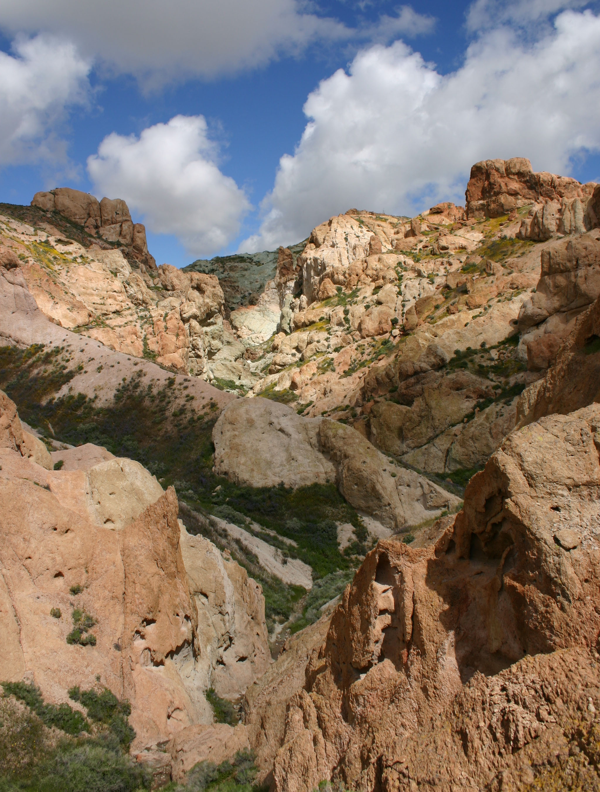 The Pickhandle Formation at the northern end of Owl Canyon, near Barstow, CA<br />(photo credit: Nicolas Barth)